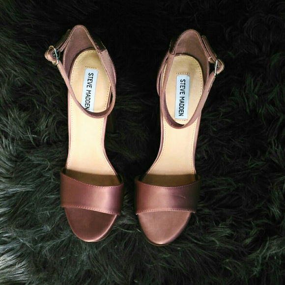 Steve Madden | Gonzo Satin Ankle Strap Block Heels - Picture 4 of 8